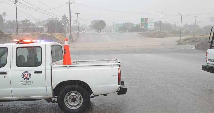 Atendió Protección Civil La Paz diversos reportes por lluvia este domingo