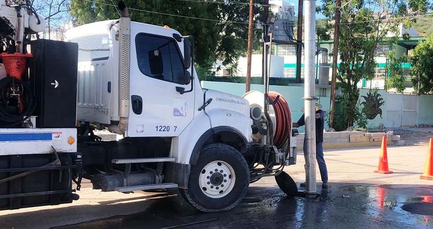 Lleva a cabo OOMSAPAS La Paz trabajos extraordinarios para atender derrames de aguas negras