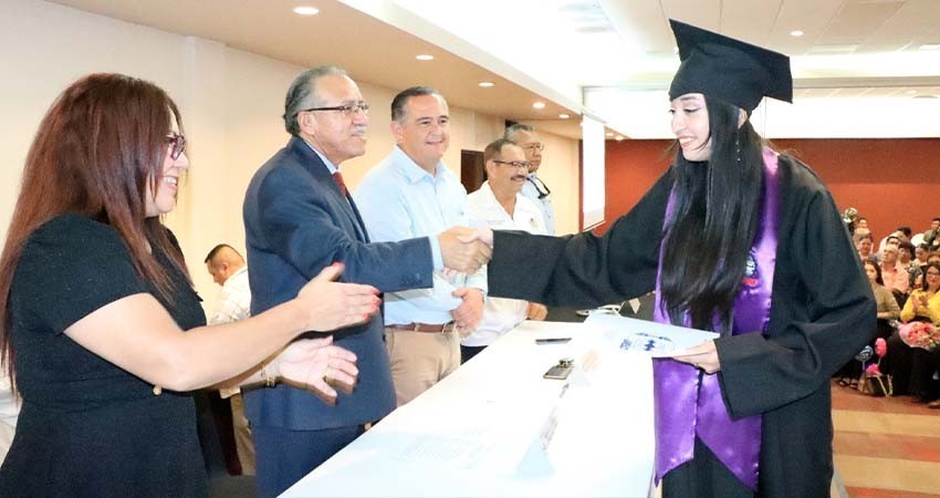 Graduación histórica en UABCS Los Cabos