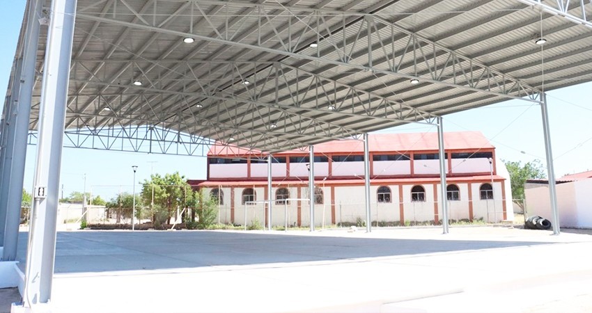 Rehabilitan espacios deportivos en la Márquez de León y Solidaridad de La Paz