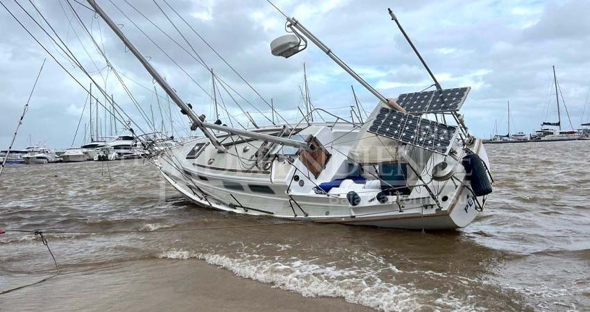 Dejó “Norma” un cementerio de yates y veleros en la bahía de La Paz