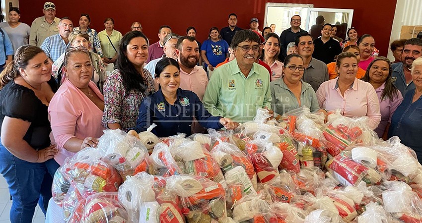 Lleva Leggs Castro apoyos alimentarios a Santiago, La Ribera y Miraflores