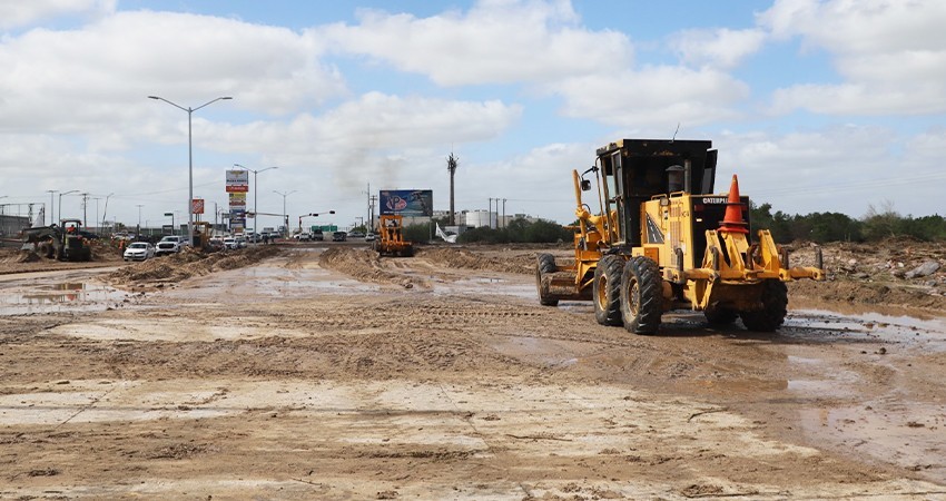 Trabaja gobierno del estado en restablecimiento de vialidades tras el paso del huracán Norma