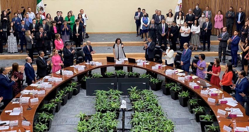 INE aprueba que partidos destinen 50% de sus recursos para candidatas INE aprueba que partidos destinen 50% de sus recursos para candidatas