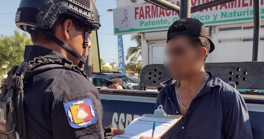 En posesión de más de 20 envoltorios con sustancias ilícitas es detenida una persona en La Paz