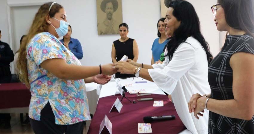 Entrega Instituto Municipal de las Mujeres estímulos económicos del programa “Espacios de Cuidado”