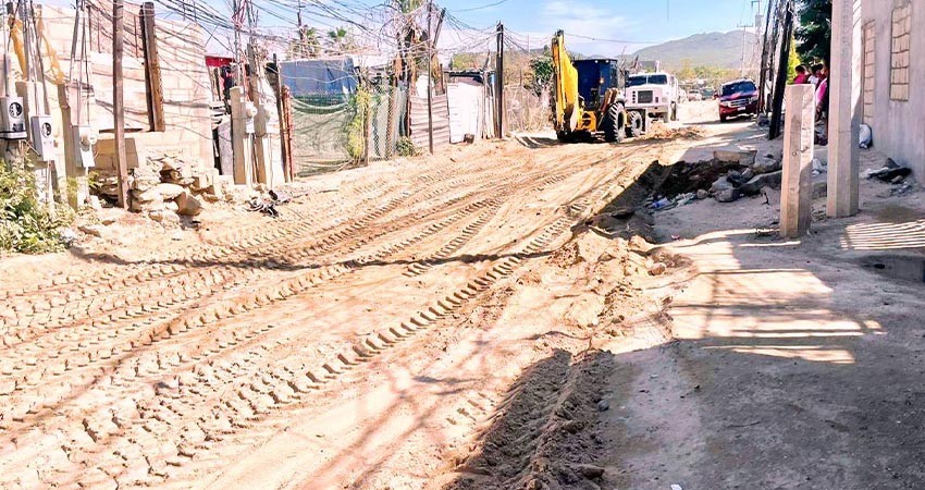 Continúan con la rehabilitación de vialidades en CSL