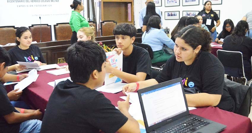 “Para que la Juventud se Exprese”; Desahogan agenda, integrantes del XVI Parlamento de la Juventud Sudcaliforniana