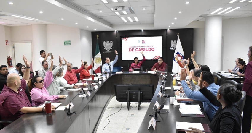 Anuncia la alcaldesa de La Paz entrega de bono navideño a empleados de confianza Anuncia la alcaldesa de La Paz entrega de bono navideño a empleados de confianza