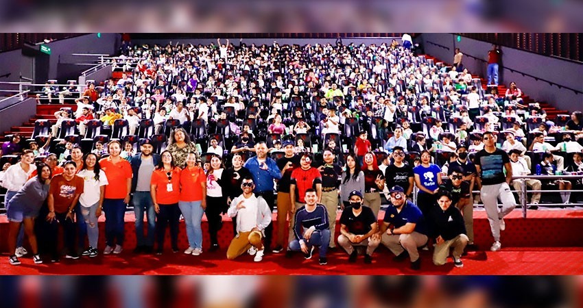 Disfrutan niñas y niños función de cine cortesía del DIF La Paz Disfrutan niñas y niños función de cine cortesía del DIF La Paz