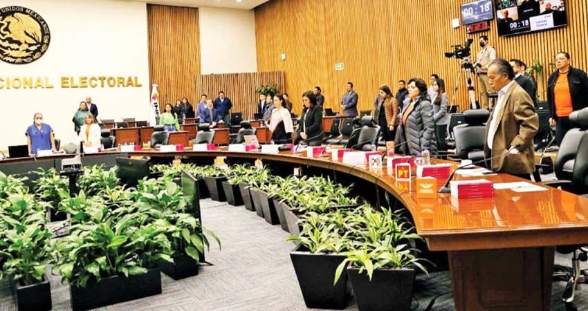 INE avala candidaturas de grupos vulnerables al Senado; acatan fallo del TEPJF