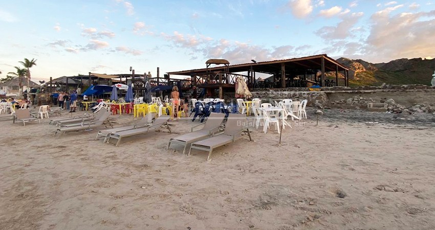 Se recuperan comercios de Playa El Tecolote, a un mes del paso de “Norma”