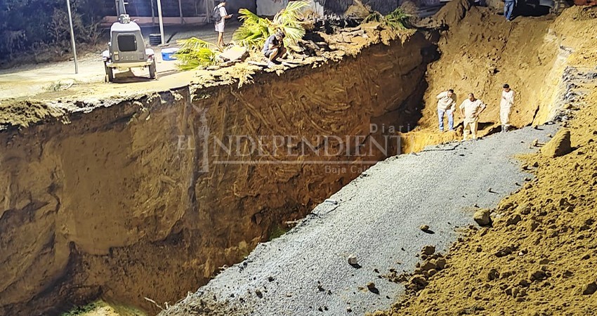 Reparación de una fuga colapsa Carretera Transpeninsular en San José del Cabo