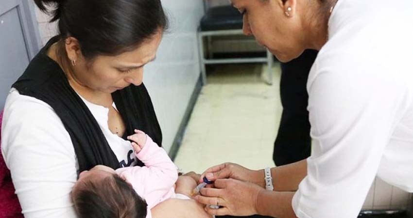 Menos de la mitad de los menores de 2 años en México tiene completo su plan de vacunación