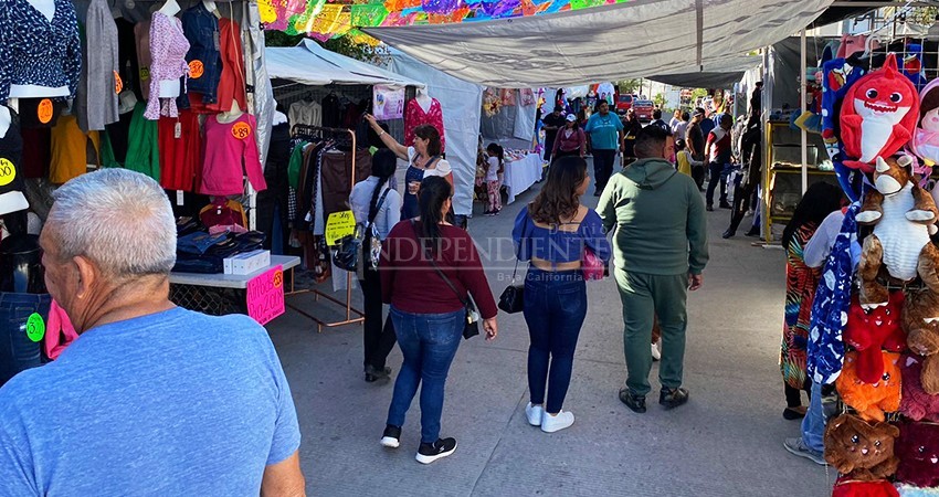 Tianguis Navideño representa medio año de respiro económico para los comerciantes: Fomento Económico La Paz