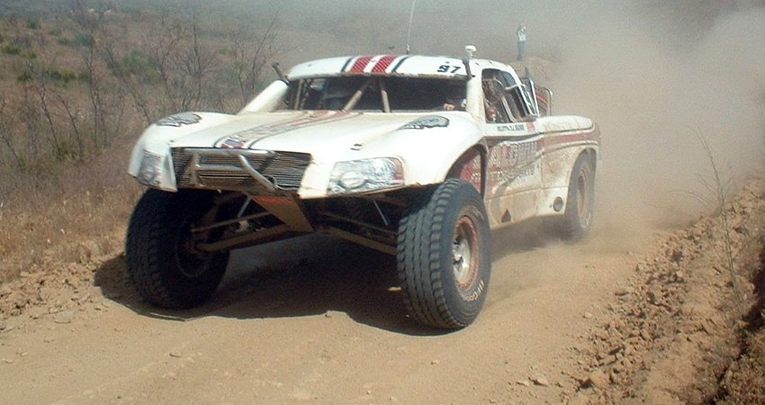 Score International entregó 300 mil pesos a Junta Estatal de Caminos para reparación de daños: SETUE