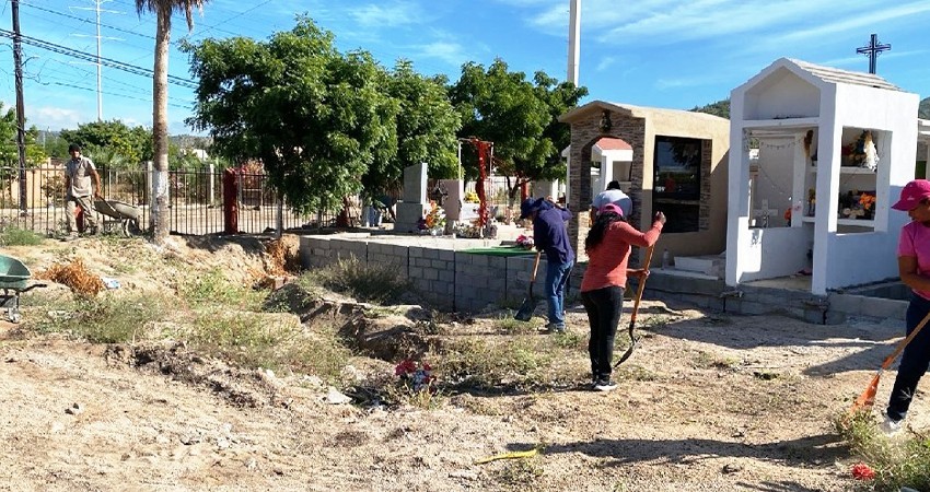 Recolecta Servicios Públicos más de 10 toneladas de basura en los panteones de La Paz