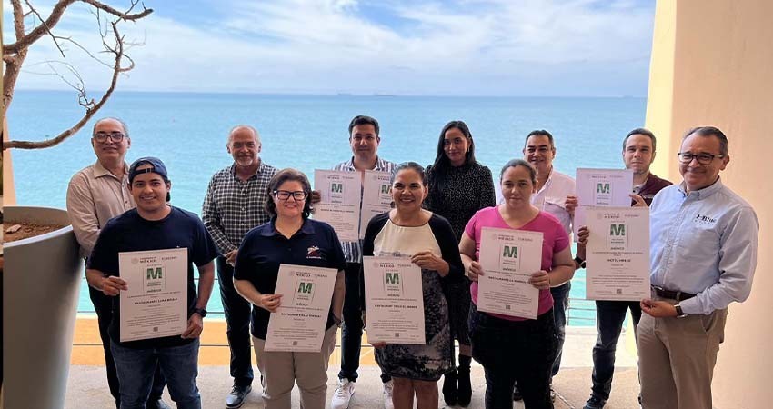 Entrega SETUE distintivos moderniza a establecimientos de La Paz