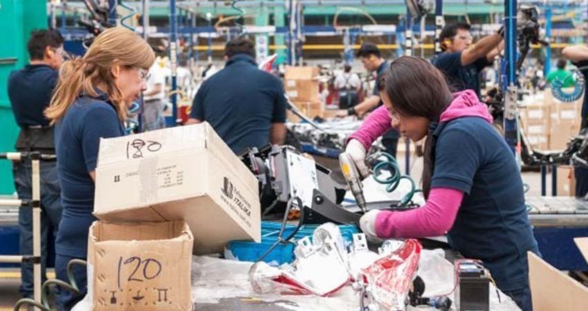 Gobierno pide no despedir trabajadores en diciembre para recontratarlos en enero Gobierno pide no despedir trabajadores en diciembre para recontratarlos en enero
