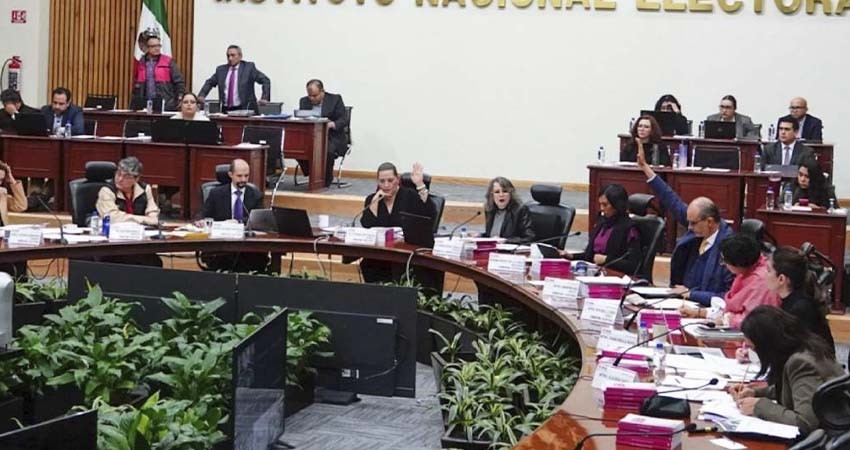 Aprueban en comisión, coaliciones 'Fuerza y Corazón por México' y 'Seguiremos Haciendo Historia' Aprueban en comisión, coaliciones 'Fuerza y Corazón por México' y 'Seguiremos Haciendo Historia'