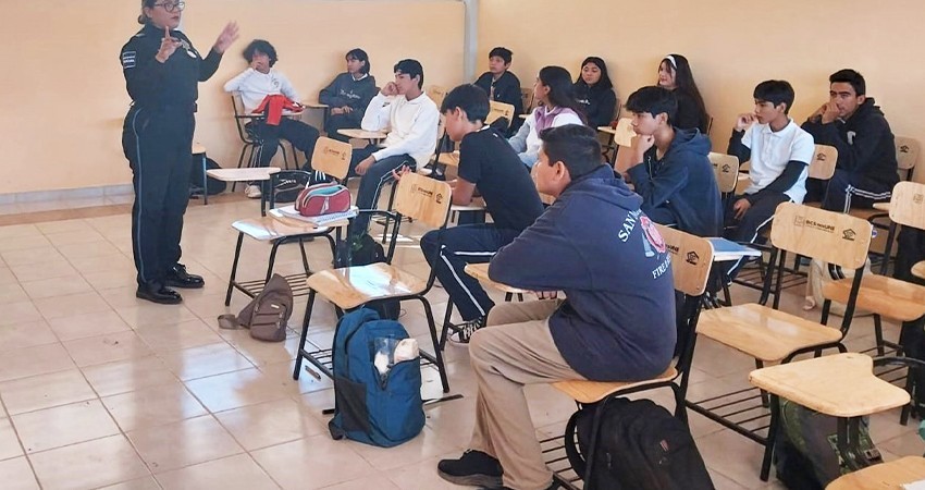 Secundaria de Loreto recibe pláticas preventivas de la policía estatal cibernética