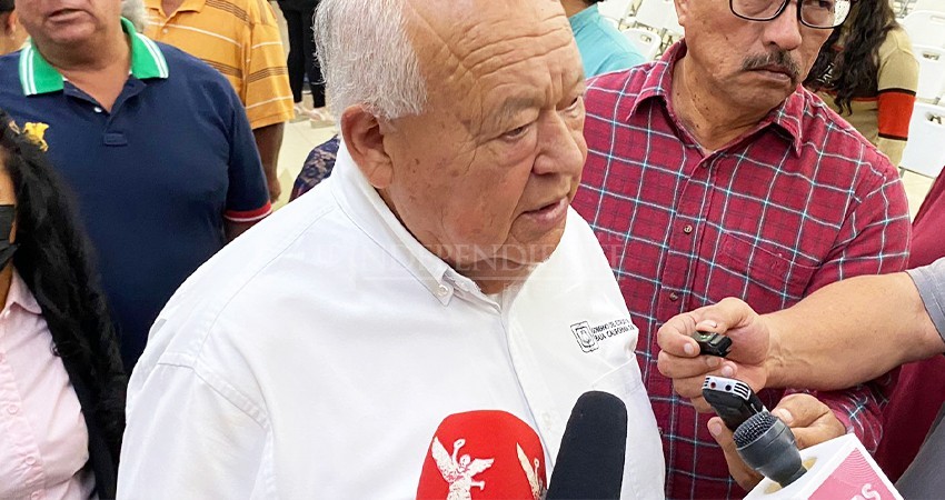 Víctor Castro solicitará licencia “para saludar” a precandidata presidencial durante su visita