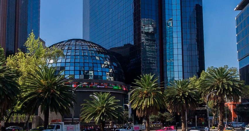 Cae la Bolsa Mexicana un 0.33% tras haber alcanzado un máximo histórico