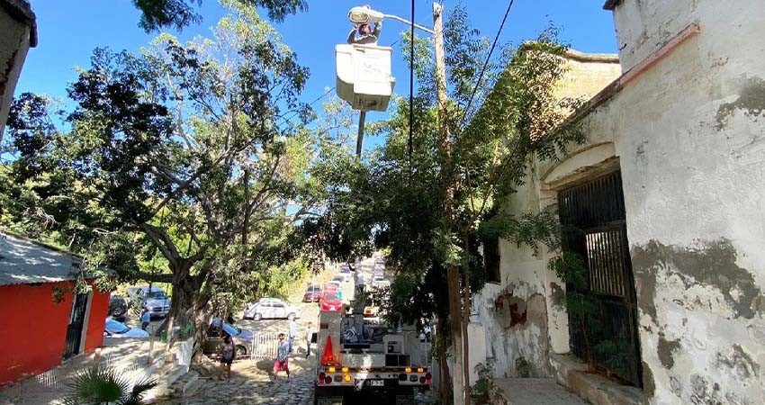 Rehabilita Servicios Públicos más de 90 luminarias en comunidades