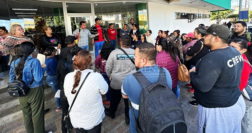 Protestan ciudadanos contra la CFE por doble cobro en su consumo de energía
