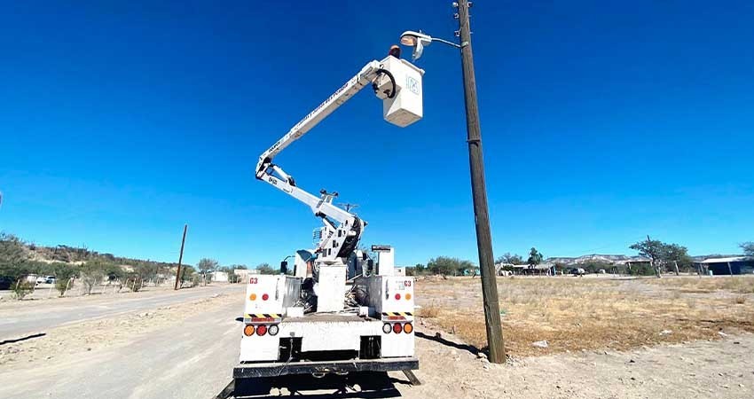 Rehabilita Servicios Públicos más de 40 luminarias en Todos Santos, Las Pocitas y Santa Rita