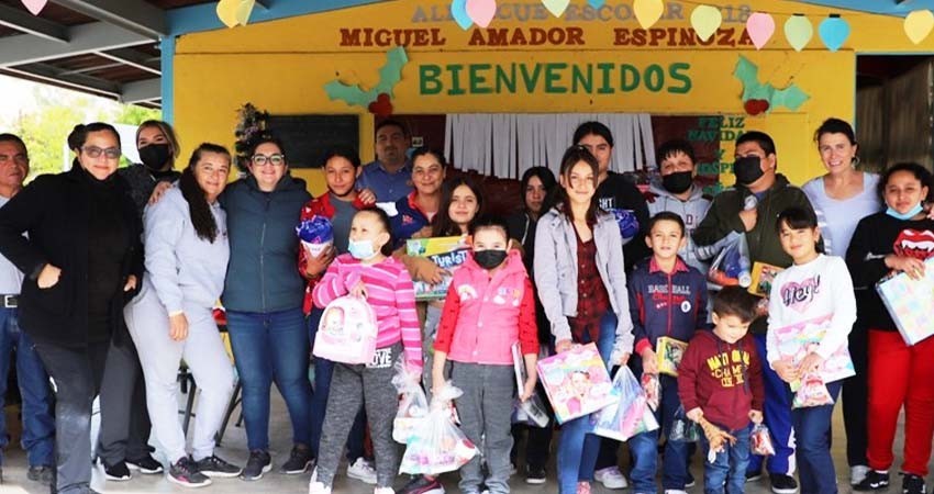 Entrega DIF La Paz juguetes a la Delegación de Los Dolores