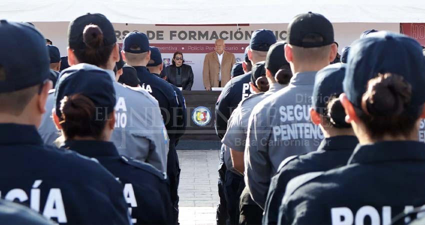 Encabeza el gobernador Castro Cosío clausura de curso inicial de 108 elementos de seguridad pública