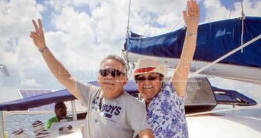 Pareja de turistas murió en su camino a Los Cabos; celebrarían un cumpleaños Pareja de turistas murió en su camino a Los Cabos; celebrarían un cumpleaños