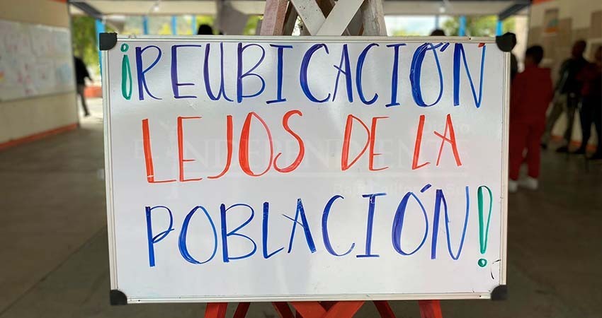 Retiraran antena de la CFE de primaria; tienen hasta antes del 15 de mayo: padres de familia