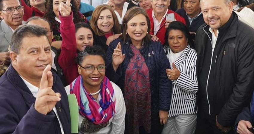 Xóchitl Gálvez escucha demandas del sector campesino