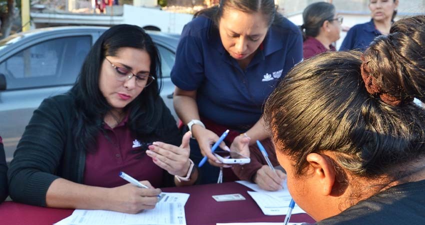 Grupo amigos para el Bienestar entrega apoyos a más de 100 familias