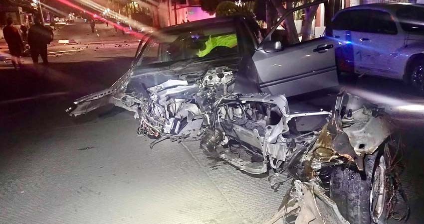 Dos adolescentes destrozaron un Mercedes Benz