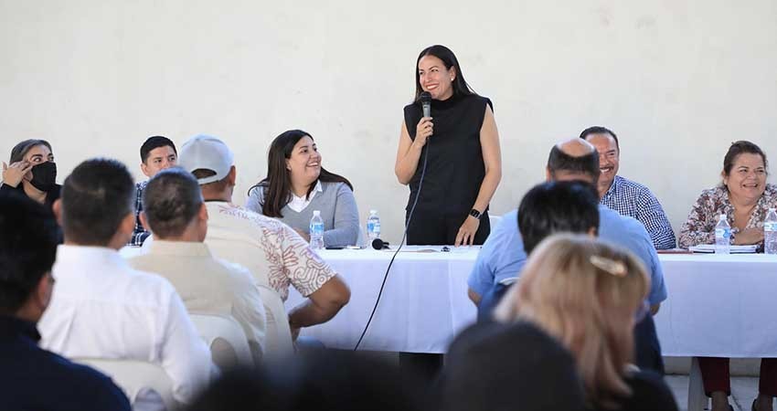 Se compromete la alcaldesa de La Paz con el Sindicato a pagar el adeudo con el FONACOT Se compromete la alcaldesa de La Paz con el Sindicato a pagar el adeudo con el FONACOT