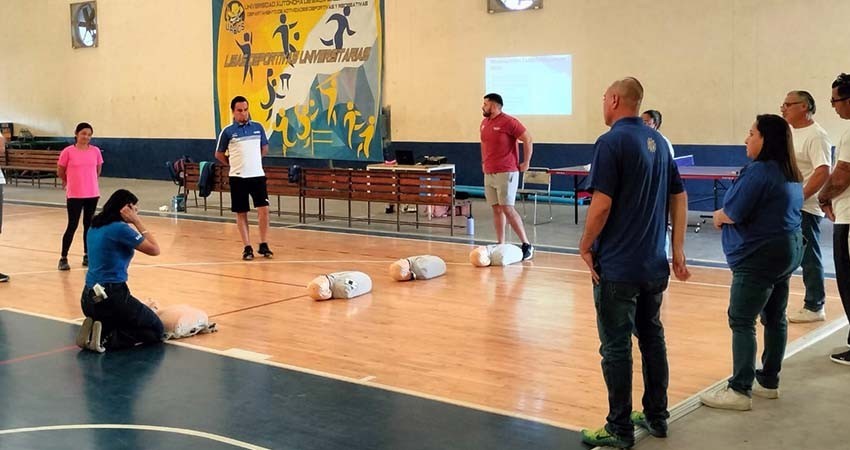 Capacita UABCS a sus instructores de deporte en primeros auxilios