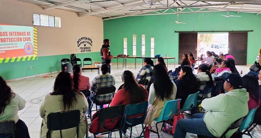 Capacitan a servidores públicos en materia de prevención de riesgos y primeros auxilios