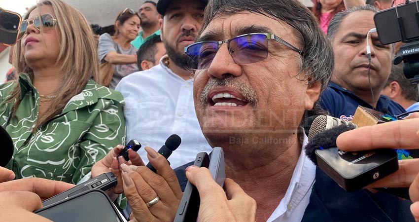 Niega Oscar Leggs la posibilidad de aceptar una candidatura a diputado federal