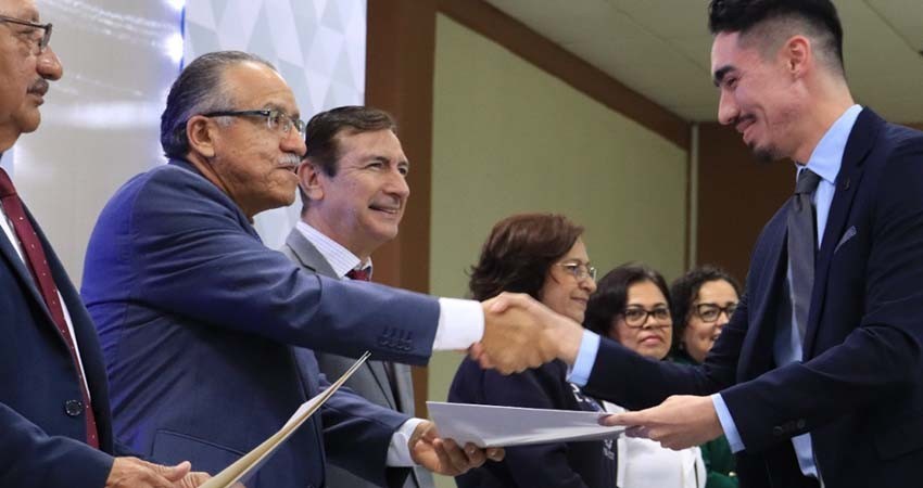 UABCS celebra entrega de títulos profesionales y grados académicos UABCS celebra entrega de títulos profesionales y grados académicos