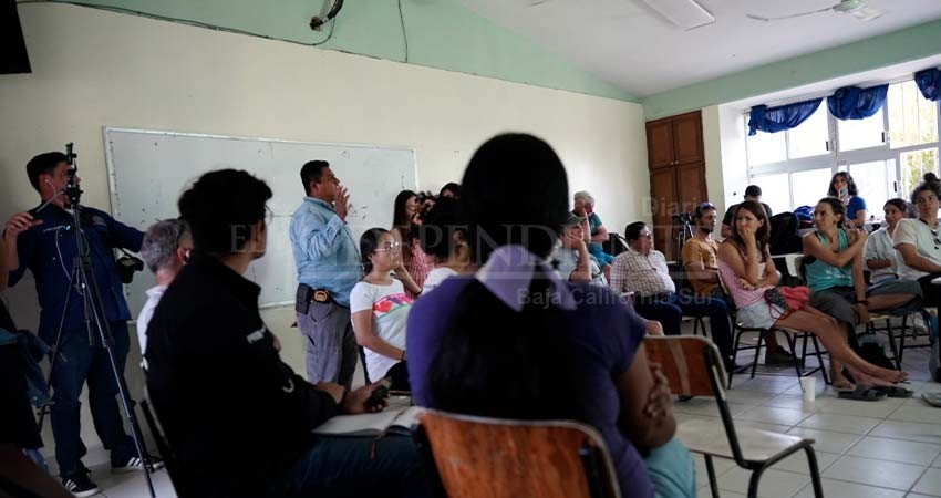 Organizaciones ambientalistas informan a la comunidad de El Sargento sobre su derecho a playas públicas Organizaciones ambientalistas informan a la comunidad de El Sargento sobre su derecho a playas públicas