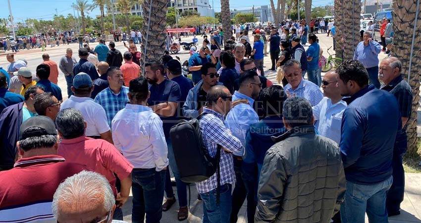 Trabajadores sindicalizados de BCS detienen labores en demanda de aumento salarial