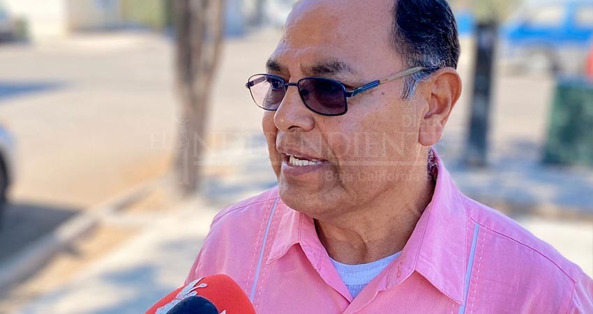 Docentes impiden ingreso de ex directora a la Secundaria Técnica 20; SEP interviene en mesa de diálogo