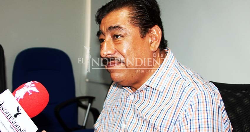 Acusa ex secretario de SEP a gobernador, Víctor Castro Cosío, de “ineptitud e irresponsabilidad”