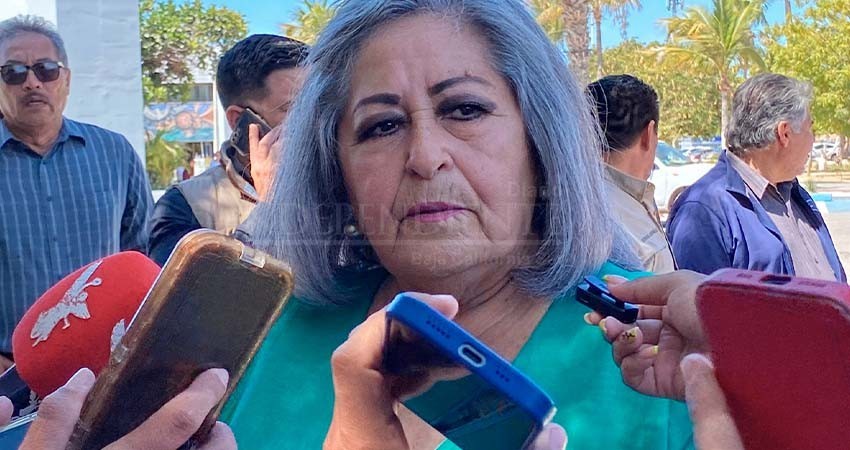 Acusa Alicia Meza a los gobiernos del PAN de inflar nómina administrativa en SEP Acusa Alicia Meza a los gobiernos del PAN de inflar nómina administrativa en SEP