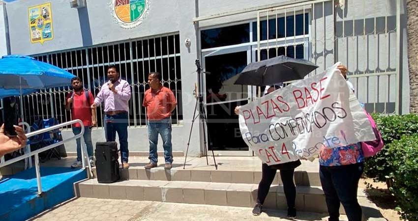 Advierte el magisterio de Los Cabos que las protestas continuarán; bloquean el Registro Público