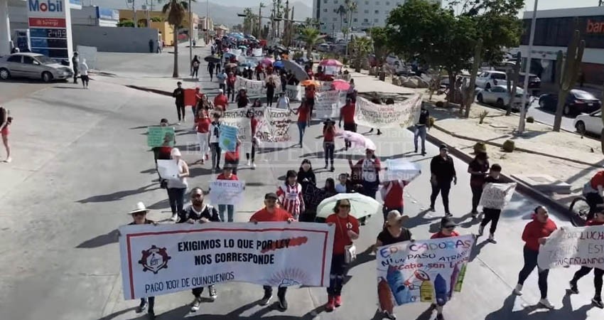 Reportan en CSL afectaciones a comercios por manifestaciones del magisterio Reportan en CSL afectaciones a comercios por manifestaciones del magisterio