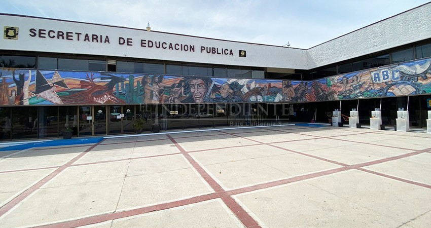 No hay punto de comparación entre las exigencias de burócratas a la de los maestros: SEP